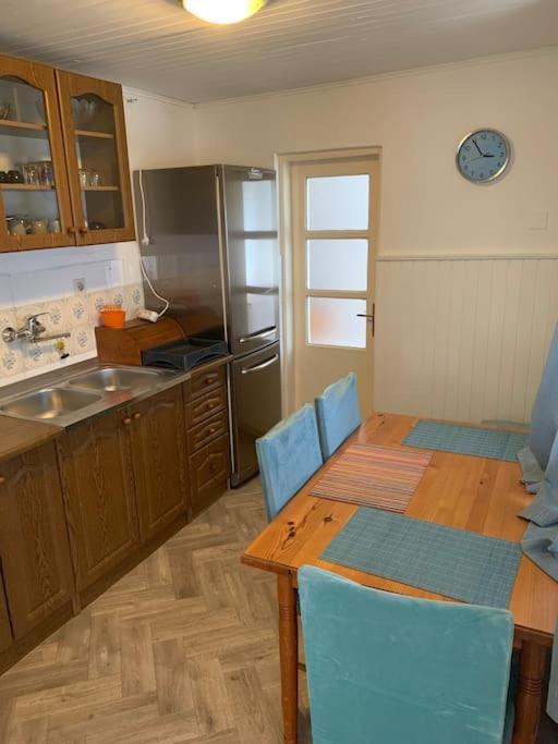 Cheerfull 2-Bedroom With Patio. Close To All Ameneties. ซาเกร็บ ภายนอก รูปภาพ