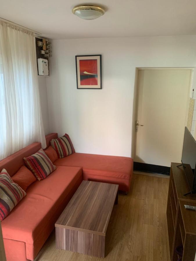 Cheerfull 2-Bedroom With Patio. Close To All Ameneties. ซาเกร็บ ภายนอก รูปภาพ